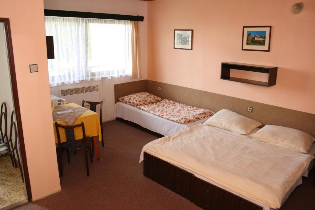 Bungalovy A Ubytovani Ratiborice- Zlic Česká Skalice Kamer foto