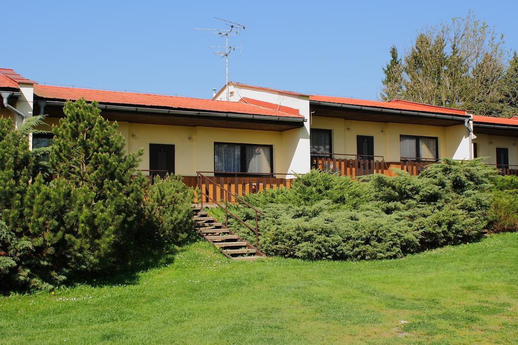 Bungalovy A Ubytovani Ratiborice- Zlic Česká Skalice Buitenkant foto